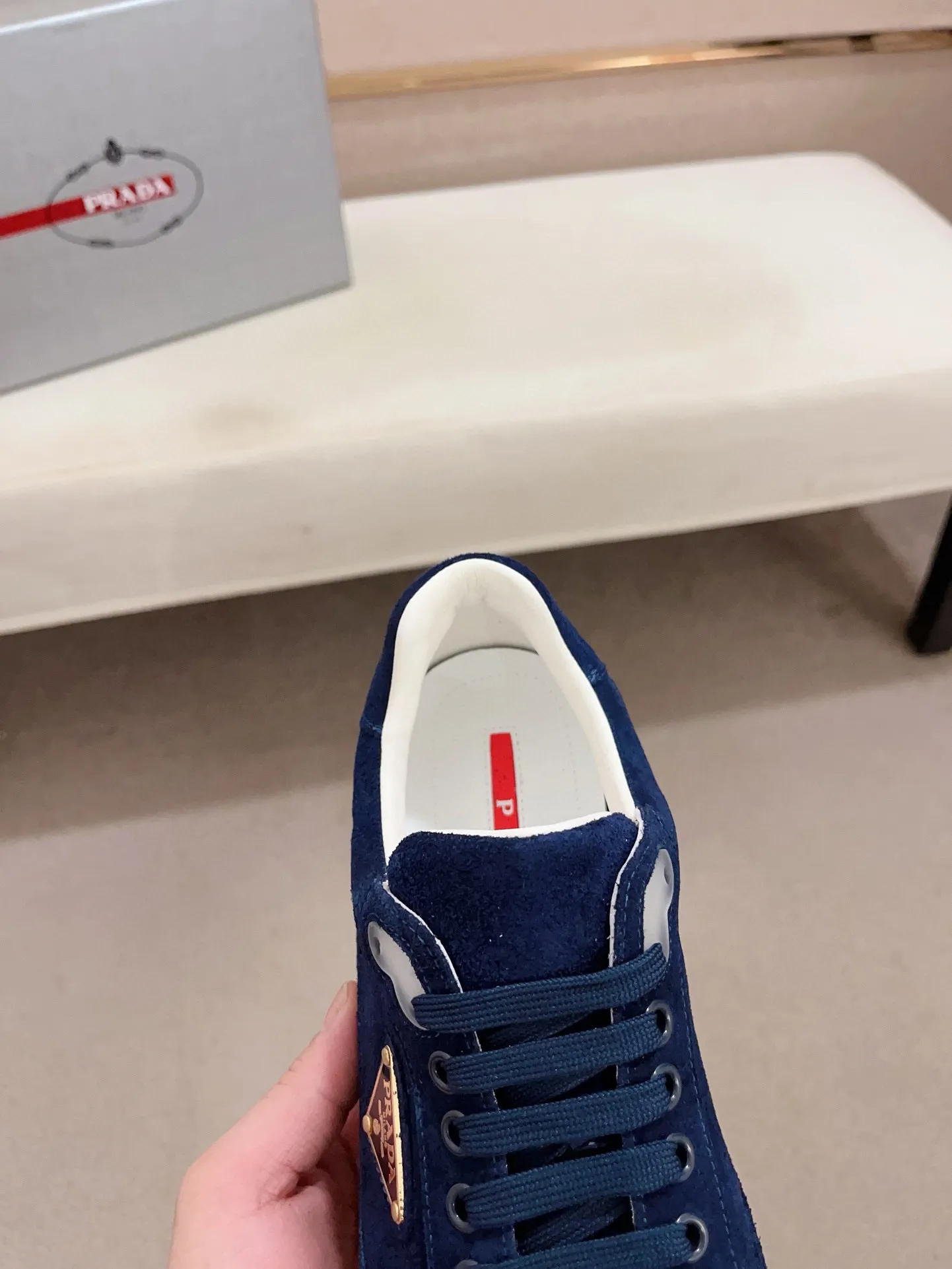 Men's shoes 💰 540💰 ✔️✔️✔️Higher version High-quality new PRADA (Prada) counters are launched at the same time. The new men's shoes and 😘 fabrics are made of high-tech glue-making technology. Lining: Full cowhide lining. 👍🏿 High-end ☄️ air-cushion molded anti-slip rubber outsole, exquisite lines, simple and elegant, comfortable and high-end for leisure travel. Code number: 38 to 44 (45 can be customized and cannot be returned or exchanged)
